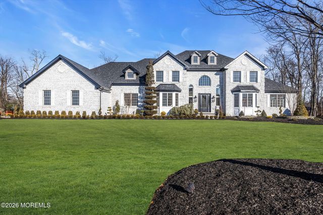 8 Saxon Court, Freehold, NJ 07728