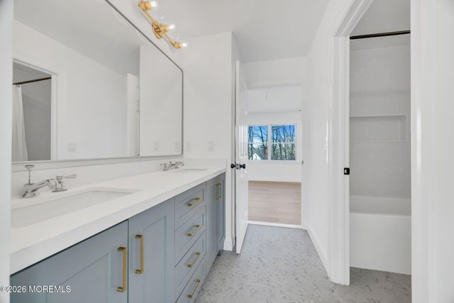 8 Saxon Court, Freehold, NJ 07728