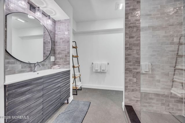 8 Saxon Court, Freehold, NJ 07728