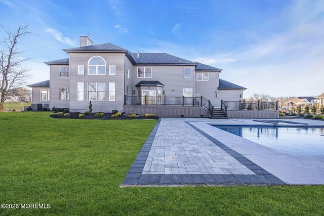 8 Saxon Court, Freehold, NJ 07728