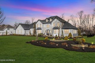 8 Saxon Court, Freehold, NJ 07728