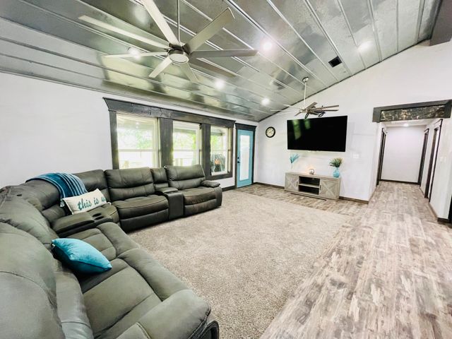 940 County Road 1858, Yantis, TX 75497
