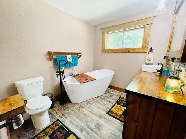 940 County Road 1858, Yantis, TX 75497