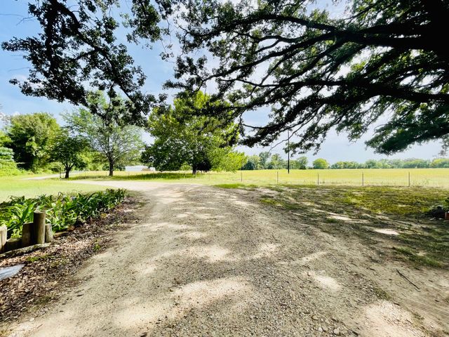 940 County Road 1858, Yantis, TX 75497