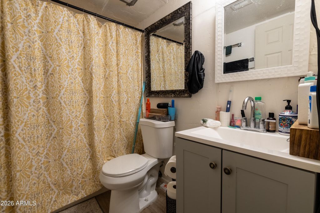 Image 12 of property listing at 1709 W MOUNTAIN VIEW Road, Phoenix, AZ 85021