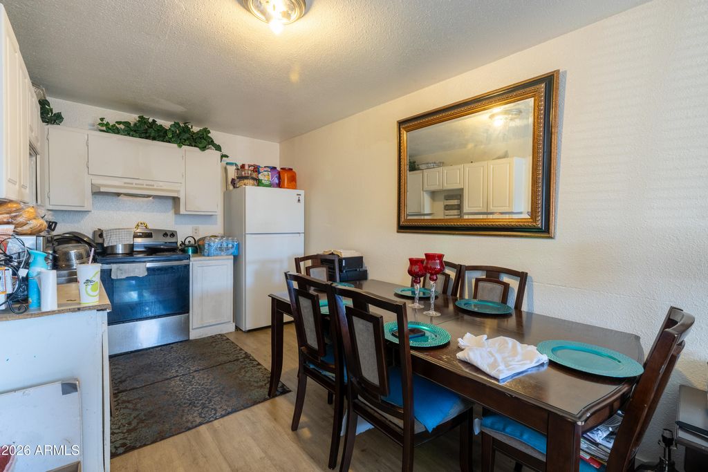 Image 13 of property listing at 1709 W MOUNTAIN VIEW Road, Phoenix, AZ 85021