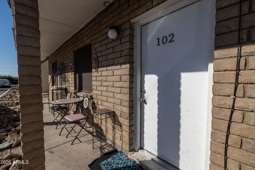 Image 5 of property listing at 1709 W MOUNTAIN VIEW Road, Phoenix, AZ 85021