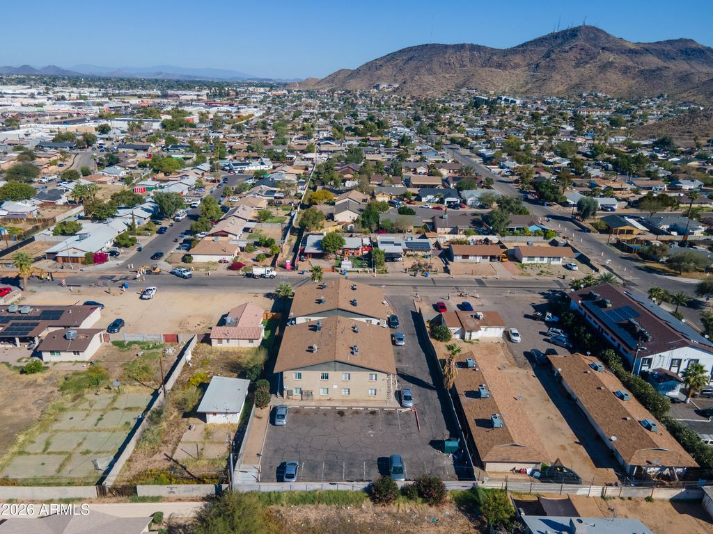 Image 9 of property listing at 1709 W MOUNTAIN VIEW Road, Phoenix, AZ 85021
