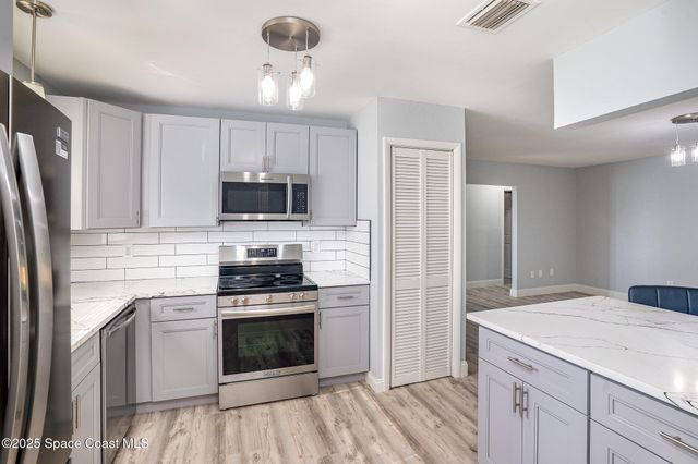 370 Ixora Avenue NW, Palm Bay, FL 32907