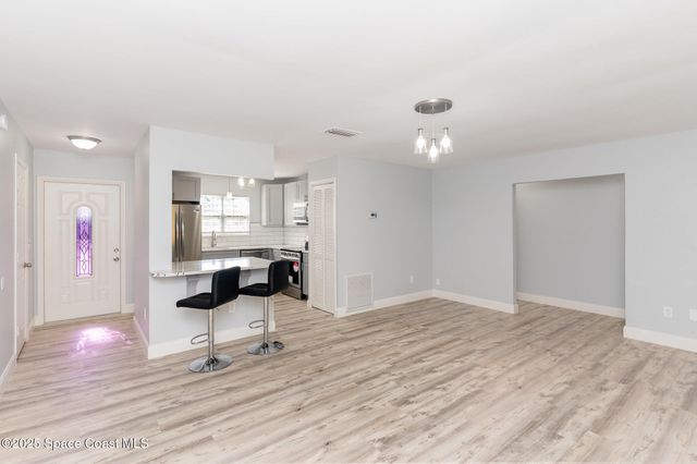 370 Ixora Avenue NW, Palm Bay, FL 32907