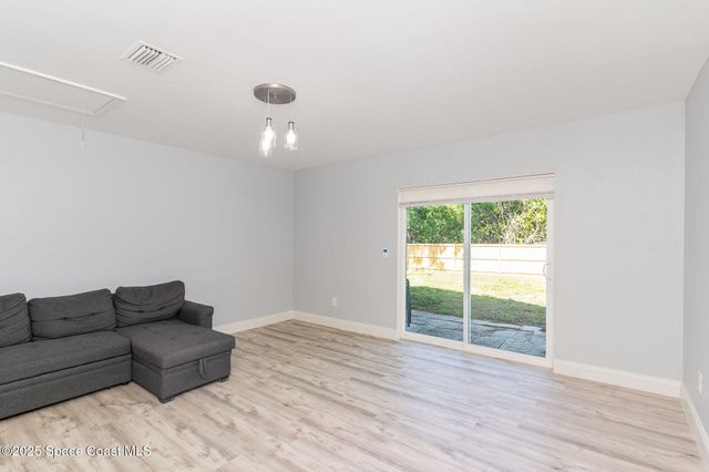 370 Ixora Avenue NW, Palm Bay, FL 32907