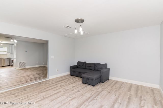 370 Ixora Avenue NW, Palm Bay, FL 32907