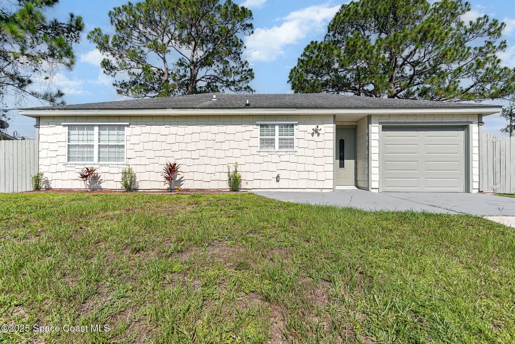 370 Ixora Avenue NW, Palm Bay, FL 32907