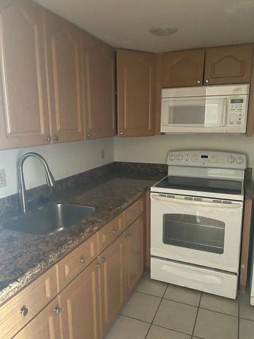 2901 NW 47th Terrace 348b, Lauderdale Lakes, FL 33313