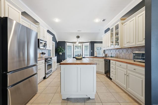 144 Orleans Drive, Maumelle, AR 72113