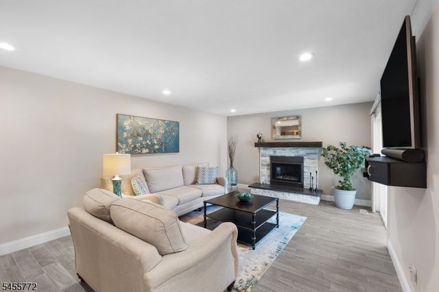6 Selmar Ter, East Hanover Twp., NJ 07936