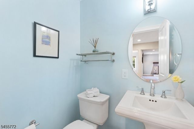6 Selmar Ter, East Hanover Twp., NJ 07936