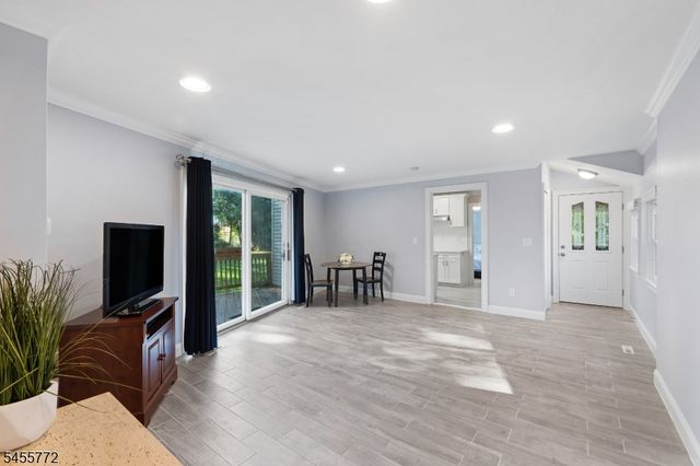 6 Selmar Ter, East Hanover Twp., NJ 07936