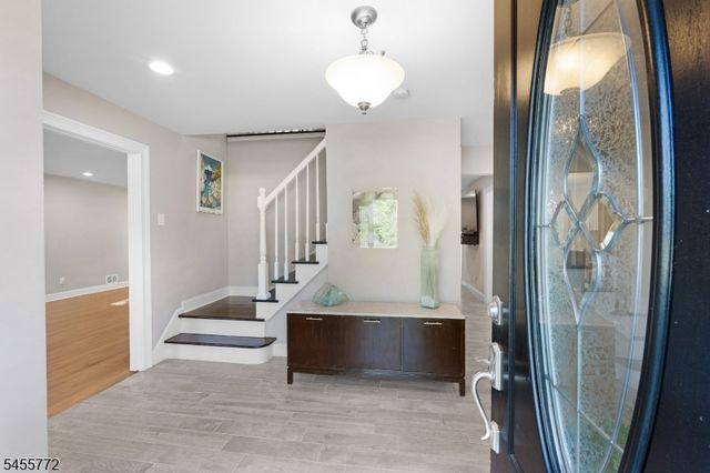6 Selmar Ter, East Hanover Twp., NJ 07936