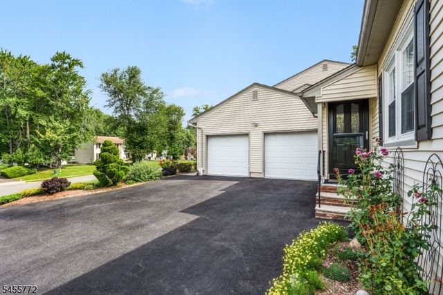 6 Selmar Ter, East Hanover Twp., NJ 07936