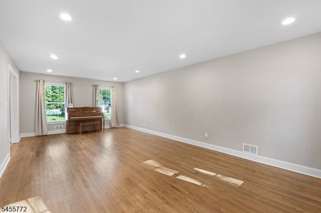 6 Selmar Ter, East Hanover Twp., NJ 07936