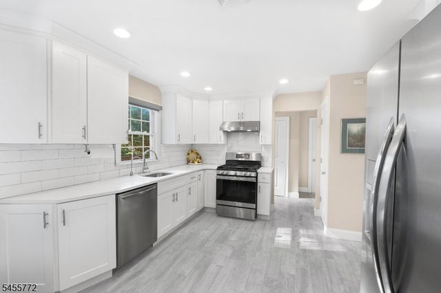 6 Selmar Ter, East Hanover Twp., NJ 07936