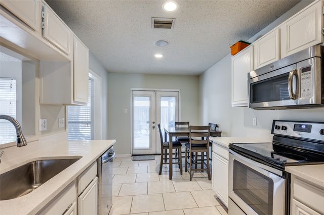 4204 Glen Hollow Circle, Arlington, TX 76016