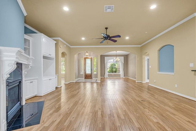 110 April Waters Drive W, Conroe, TX 77356