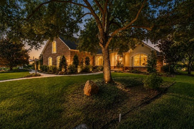 110 April Waters Drive W, Conroe, TX 77356