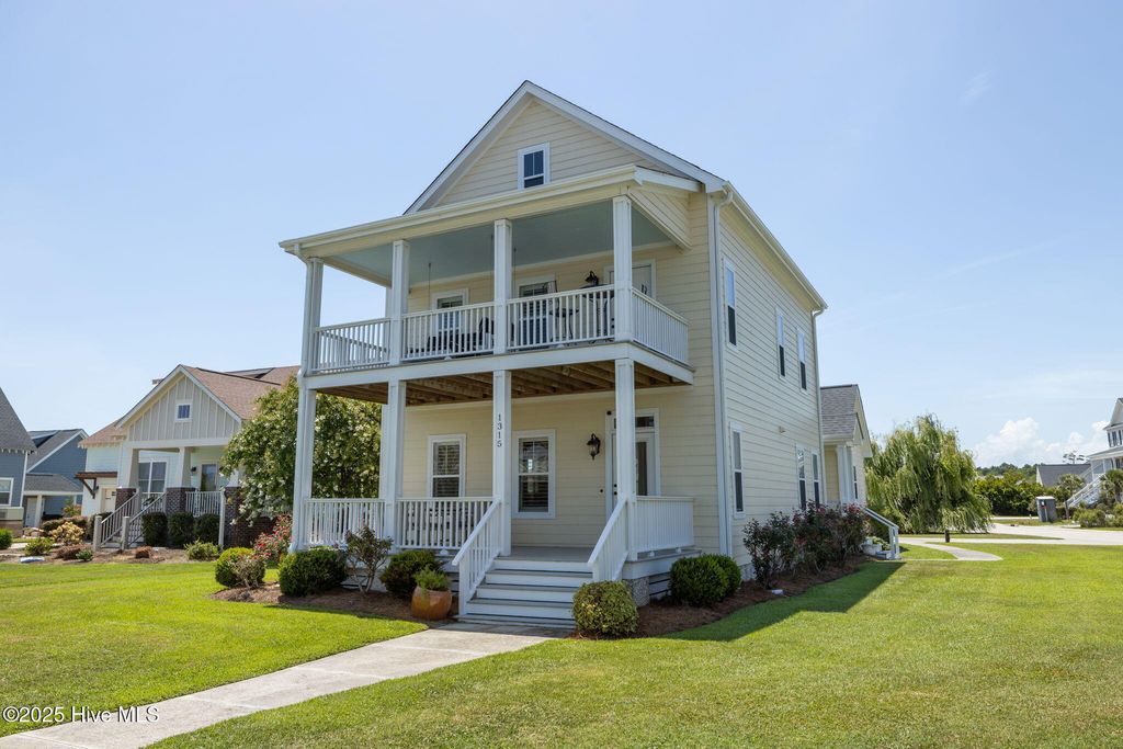 1315 Barnacle Lane, Morehead City, NC 28557