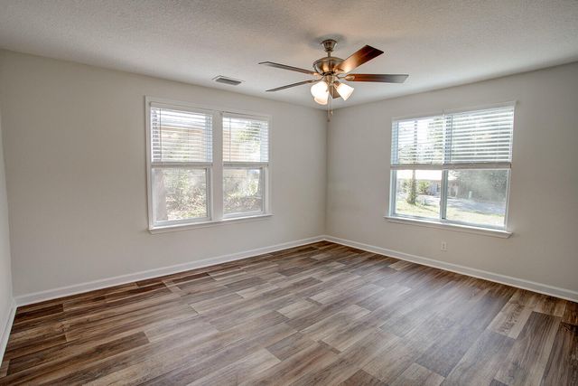 326 Washington Avenue, Valparaiso, FL 32580