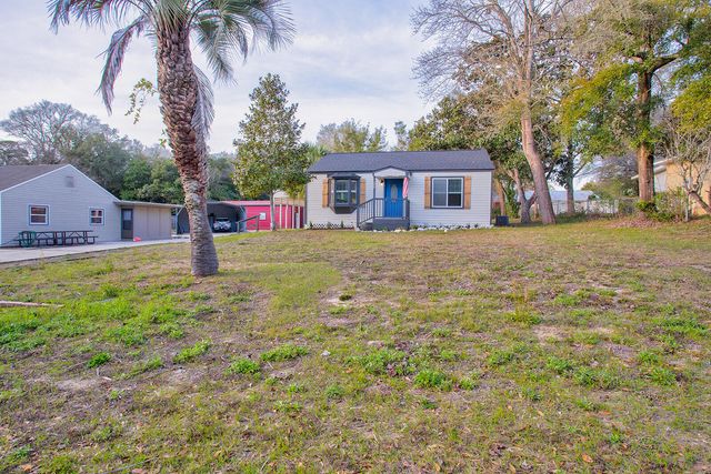 326 Washington Avenue, Valparaiso, FL 32580