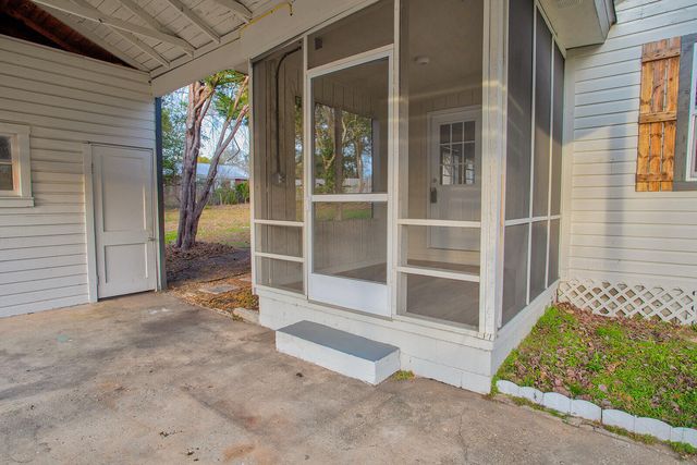 326 Washington Avenue, Valparaiso, FL 32580