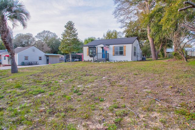 326 Washington Avenue, Valparaiso, FL 32580