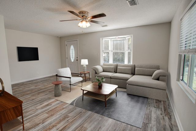 326 Washington Avenue, Valparaiso, FL 32580