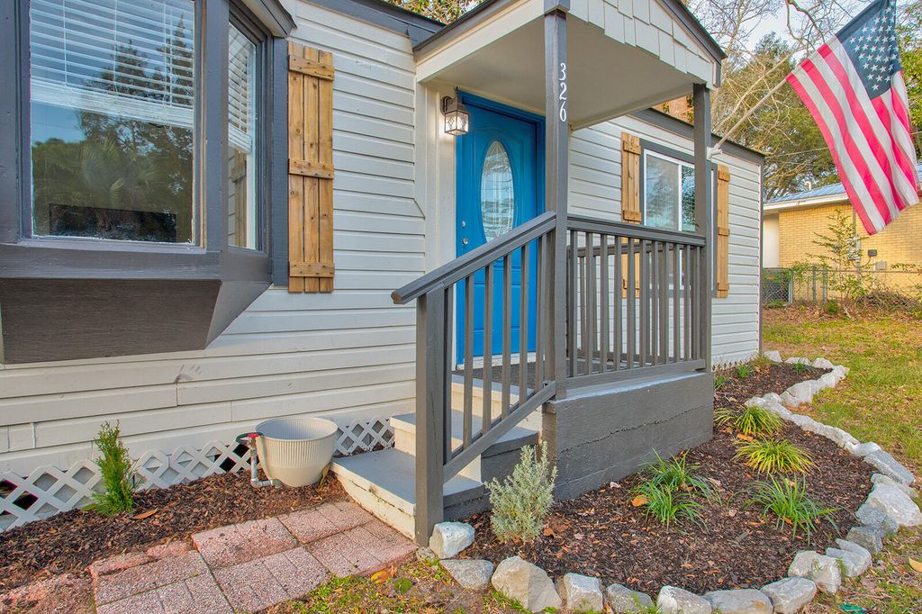 326 Washington Avenue, Valparaiso, FL 32580