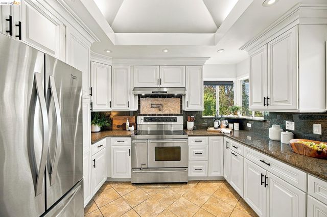 866 Alma Place, Oakland, CA 94610