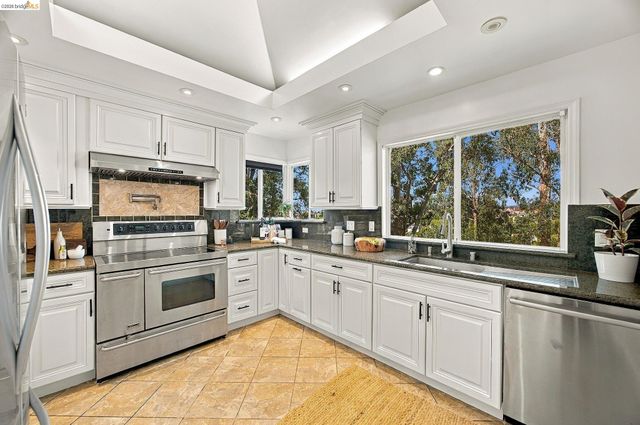 866 Alma Place, Oakland, CA 94610