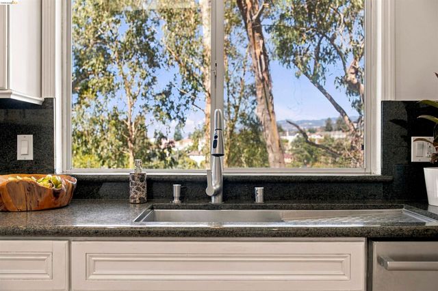 866 Alma Place, Oakland, CA 94610