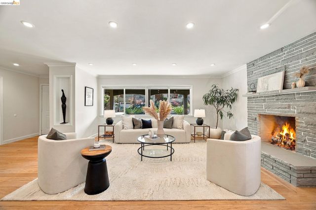 866 Alma Place, Oakland, CA 94610