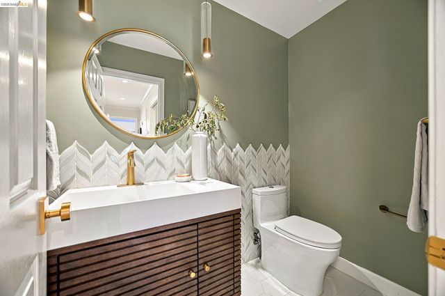 866 Alma Place, Oakland, CA 94610