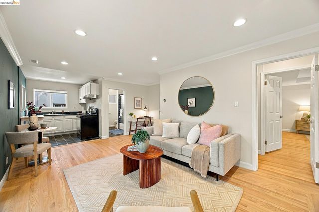 866 Alma Place, Oakland, CA 94610