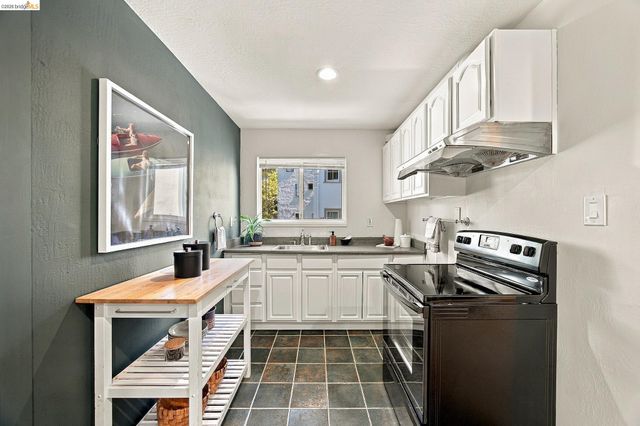 866 Alma Place, Oakland, CA 94610
