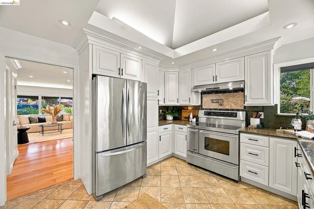866 Alma Place, Oakland, CA 94610