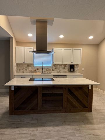 9402 Val Verde Street, Houston, TX 77063