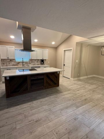 9402 Val Verde Street, Houston, TX 77063