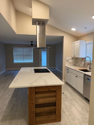 9402 Val Verde Street, Houston, TX 77063