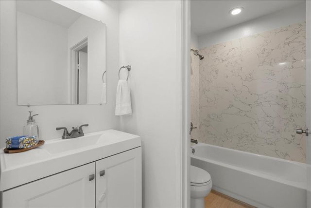 946 Kiely Boulevard A, Santa Clara, CA 95051