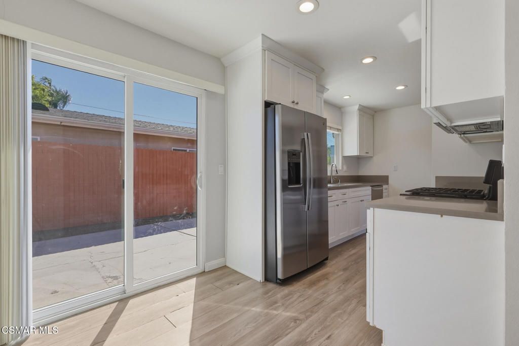 880 E Avenida De Las Flores, Thousand Oaks, CA 91360 — exterior