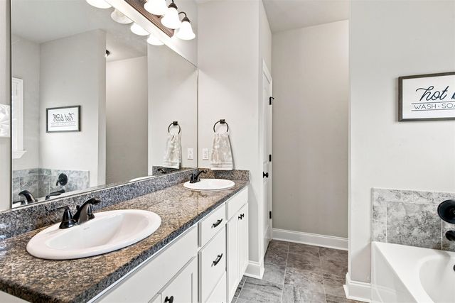 142 Hickory Knoll Ave, Gray, LA 70359